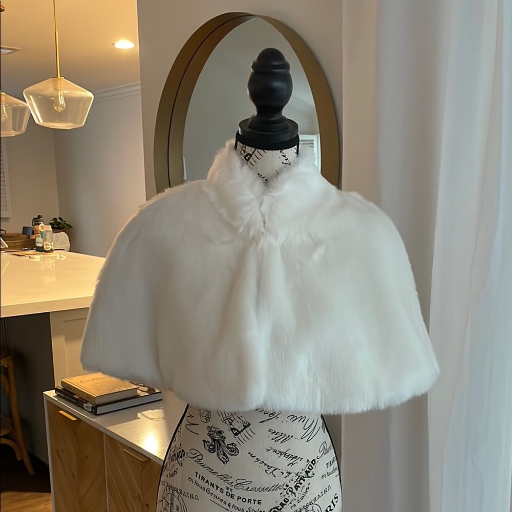 David's Bridal White Faux Fur Wrap